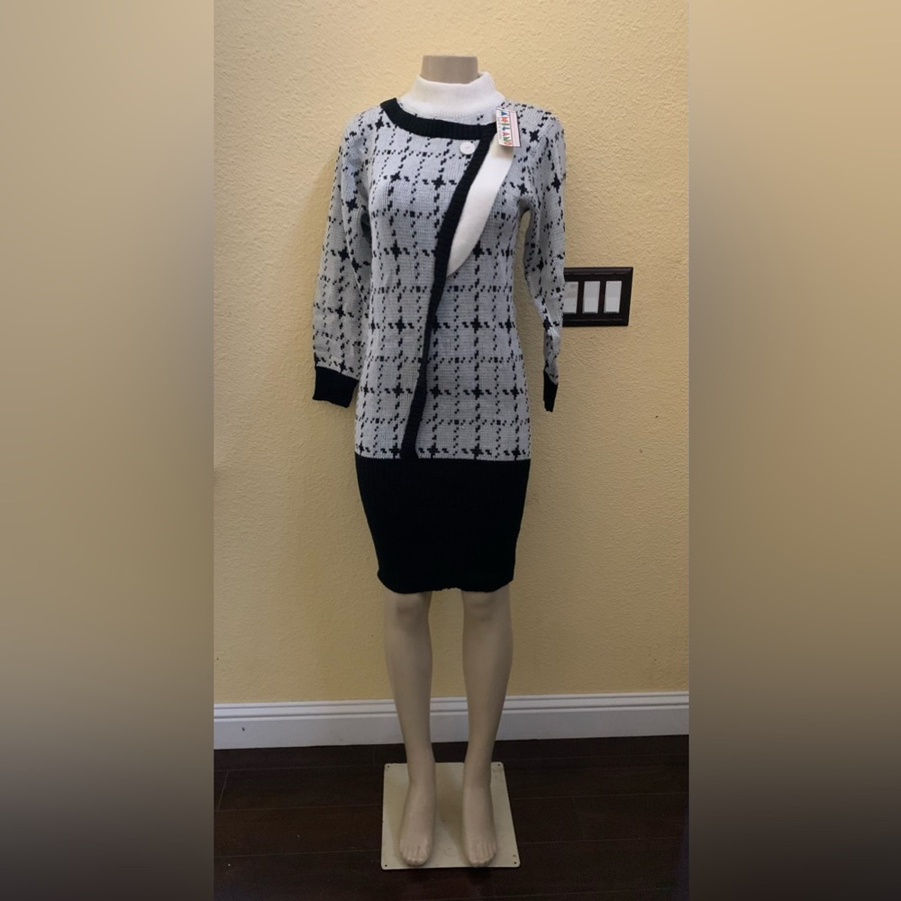 NWT VTG A’Milano Size Small Mock Neck Long Sleeve Sweater Dress